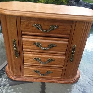 Jewelry box