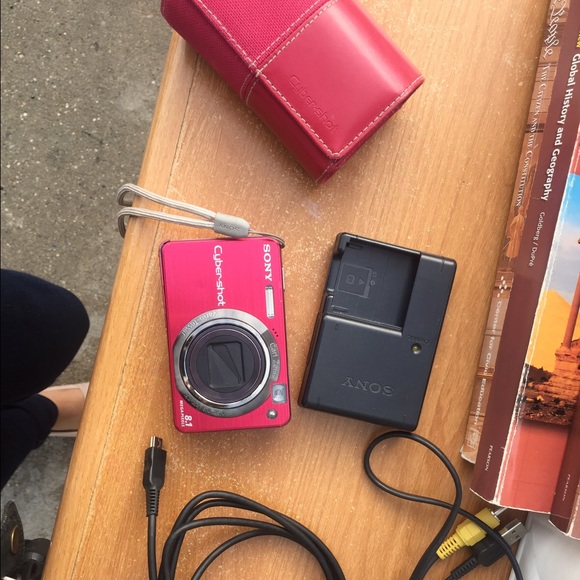 Sony cyber shot camera - Picture 3 of 5