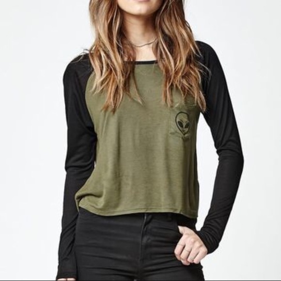 Pacsun alien long sleeve