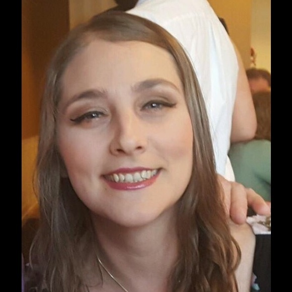 Meet your Posher, Melissa - Picture 2 of 3