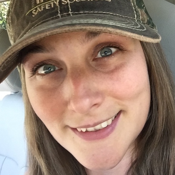 Meet your Posher, Melissa - Picture 3 of 3