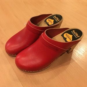 Swedish Hasbeen mules (red)