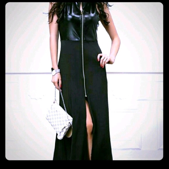 Black 🎩 front Zipper dress👛