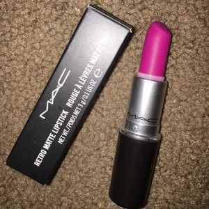 💄 MAC flat out fabulous lipstick