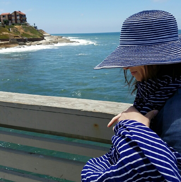 Meet your Posh Ambassador, Dee! 😘 - Picture 3 of 3