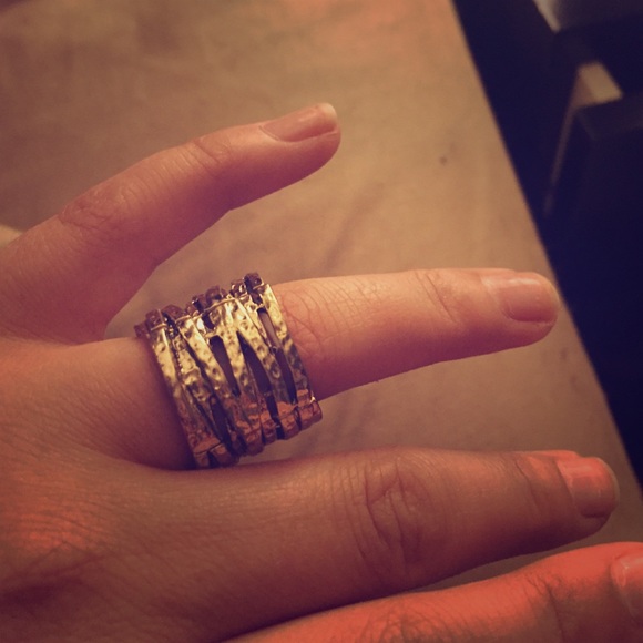 Stretchy gold ring.