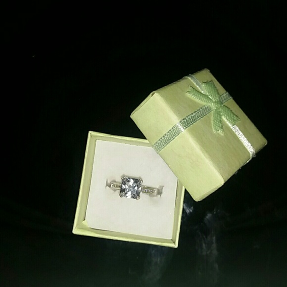 ⭐⭐CLOSET CLEANOUT-MAKE OFFER⭐⭐