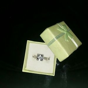 ⭐⭐CLOSET CLEANOUT-MAKE OFFER⭐⭐