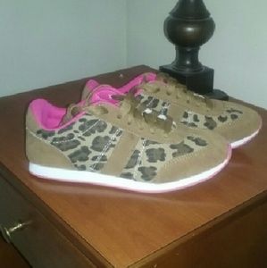 BNWOT Leopard print fashion sneakers