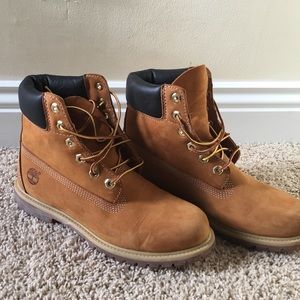 Size 9 women's Timberlands very good condition
