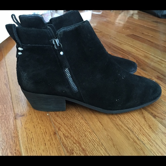 Vince Camuto black suede booties Sz 9