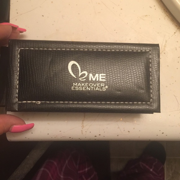 Eye makeup kit and gloss