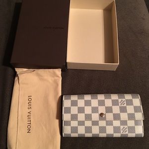 Brand new Louis Vuitton Sarah wallet