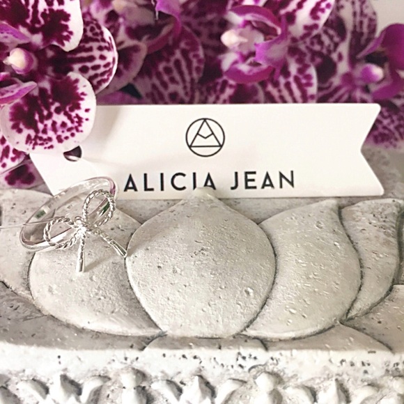 🎀 Sterling Silver Bow Ring