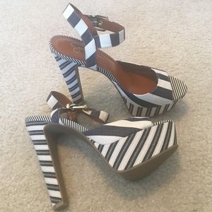 Jessica Simpson Peep Toe Pump