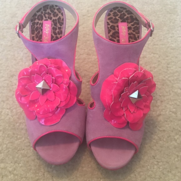 Betsy Johnson pink pumps - Picture 4 of 4