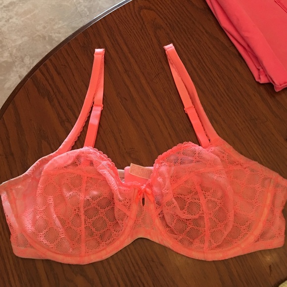 VS bra color is peach