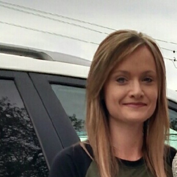 Meet your Posher, Lisa - Picture 1 of 1