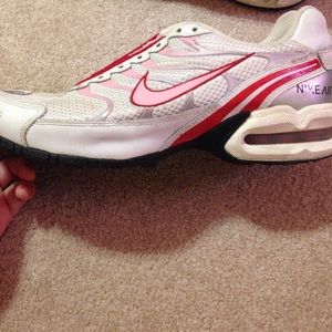 Nike torch 4 shoes youth 7 size