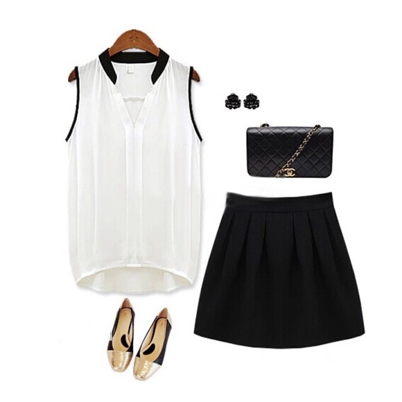 {20% off Sale} ONE LEFT White with Black Trim Top - Picture 2 of 4