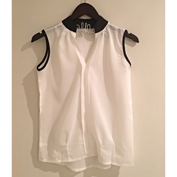 {20% off Sale} ONE LEFT White with Black Trim Top - Picture 3 of 4