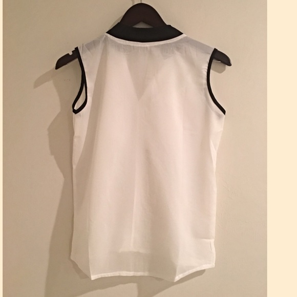 {20% off Sale} ONE LEFT White with Black Trim Top - Picture 4 of 4