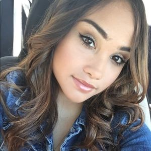 Meet your Posher, Yanelis