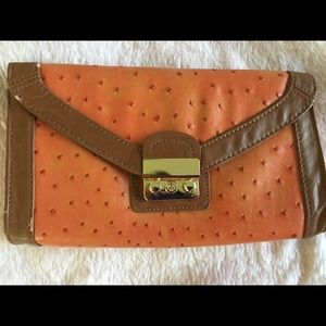 Also orange clutch