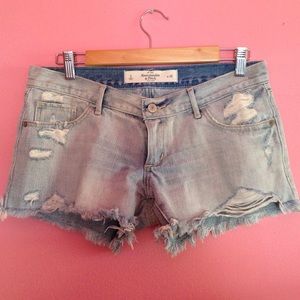 Abercrombie & Fitch light washed short