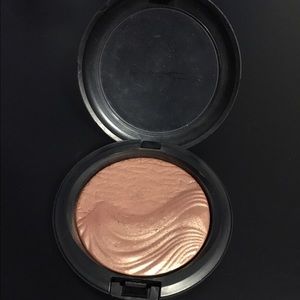 EXTRA DIMENSION HIGJLIGHT MAC "magnetic appeal"