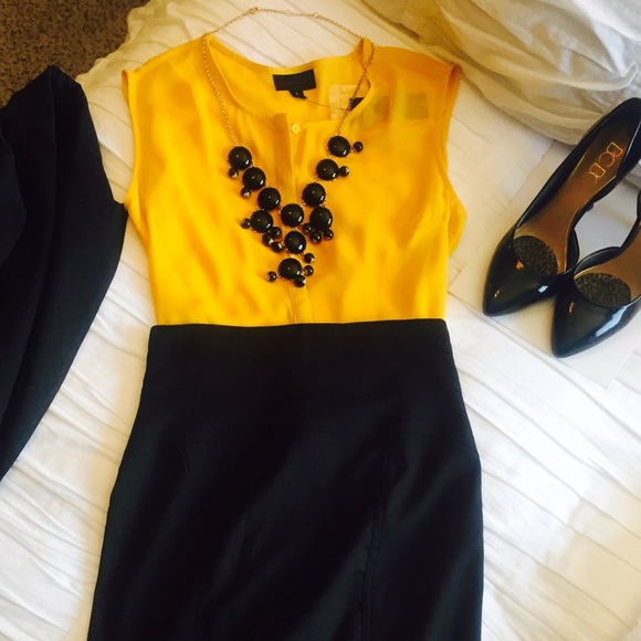 Chic Yellow Tie Top