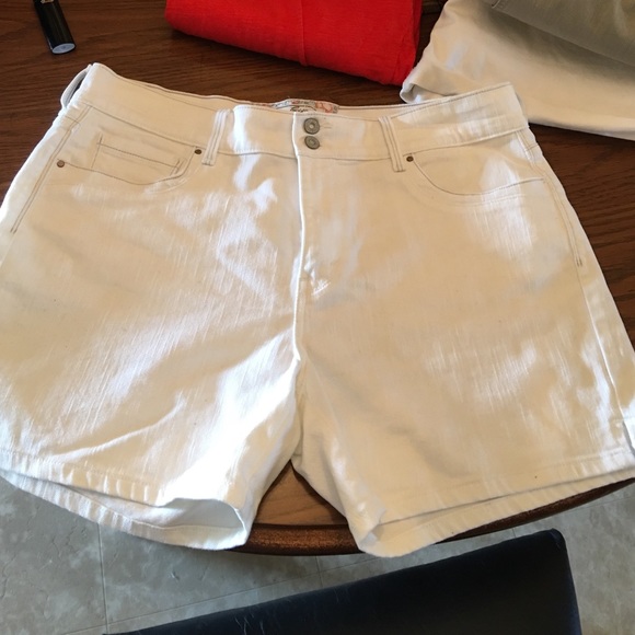 Levi stretchy shorts. Reduced !!