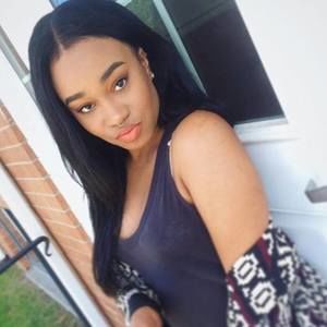 Meet your Posher, Courtney