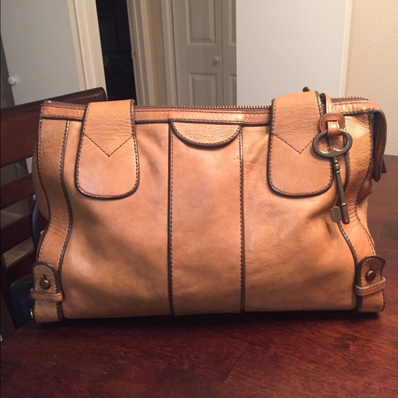 Camel colored large Fossil shoulder bag.