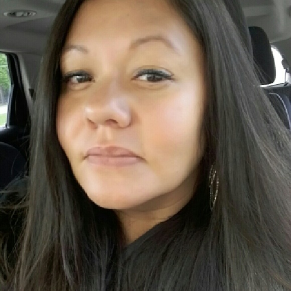 Meet your Posher, Cynthia - Picture 1 of 1