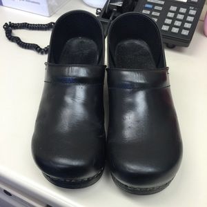 Dansko Professional men's 8.5-9 Women's 11.5-12