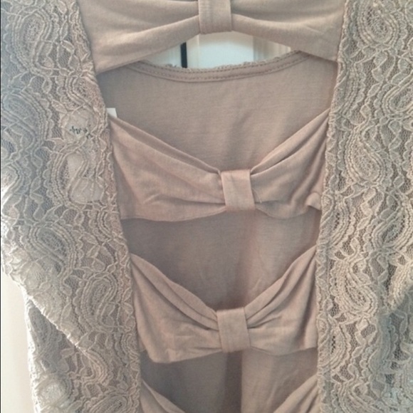 Beige bowed top - Picture 2 of 3
