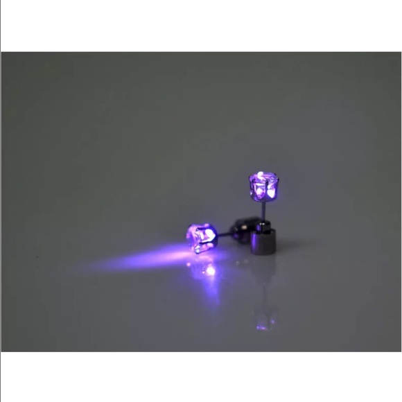 LED flash earrings great for party's!! - Picture 2 of 2