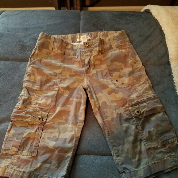Old navy low waist knee shorts sz 4