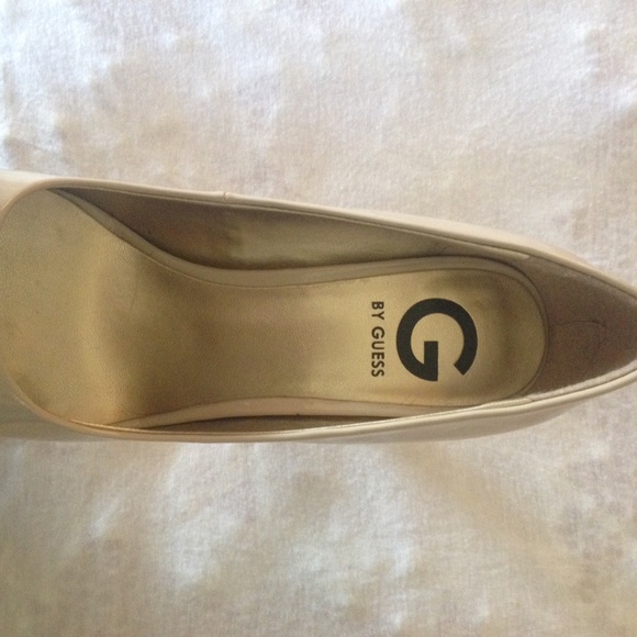 GUESS nude heels - Picture 3 of 4