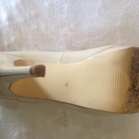 GUESS nude heels - Picture 4 of 4