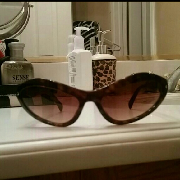Prada cat eye sunglasses - Picture 2 of 3