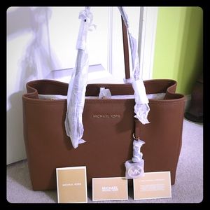SOLD Michael Kors EW Jet Set Leather Tote