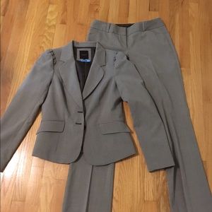 Limited pant suit