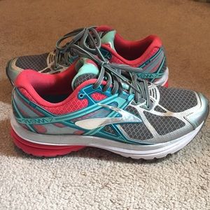 Brooks Ravenna 7 Sneakers