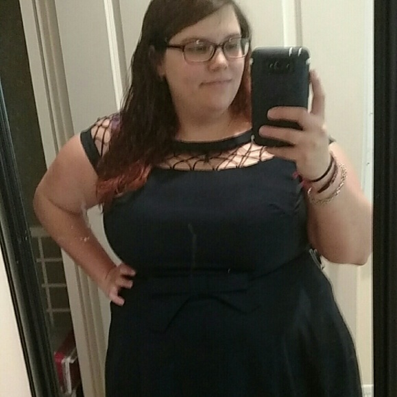 Meet your Posher, Justine! - Picture 2 of 2