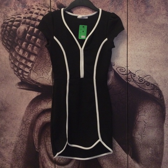 Cute mini dress size small. NWT!!