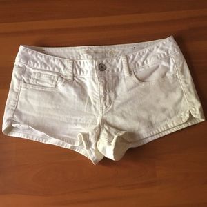 White American Eagle shorts