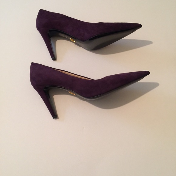 Prada Camoscio Heels - Picture 2 of 4