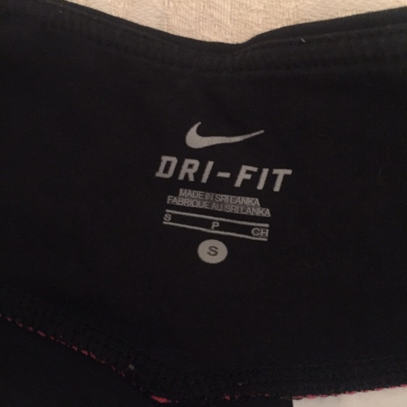 Black nike Capri pants - Picture 3 of 4